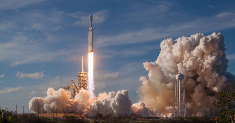 TFSA 买美股到底免不免税?股息预扣 15%、换汇与我放进 SpaceX 的账